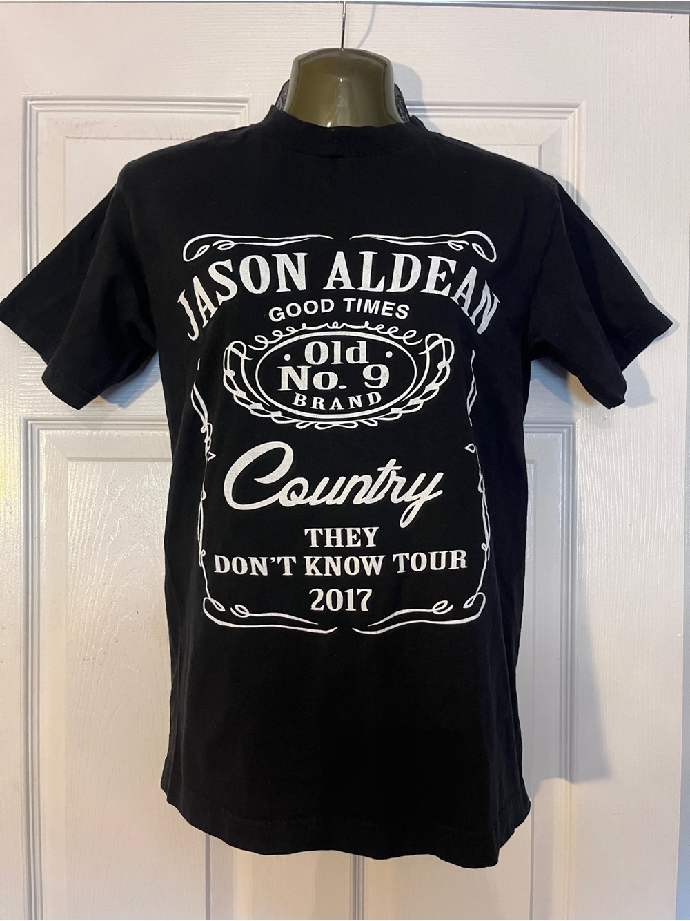 Jason Aldean Concert T-Shirt They Dont Know Tour 2017 Whiskey Label Tee [S]